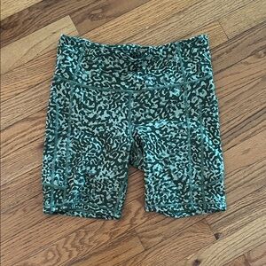 Athleta Gray Camo Stash Shorts